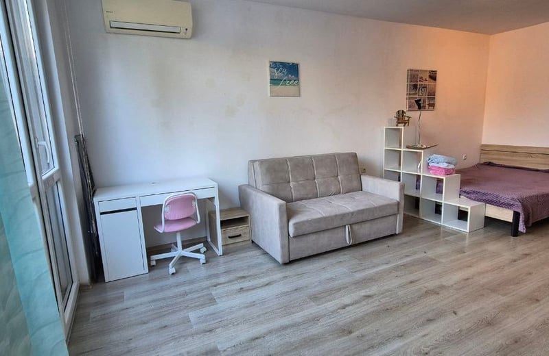 Rent of a spacious 1-room apartment with parking, Varna, Bulgaria